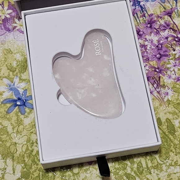 [SOLD] Rose Quartz Gua Sha - Picture 3 of 4